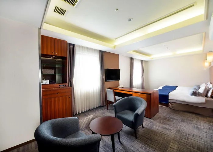 Surestay Plus Hotel By Best Western Shin-Osaka