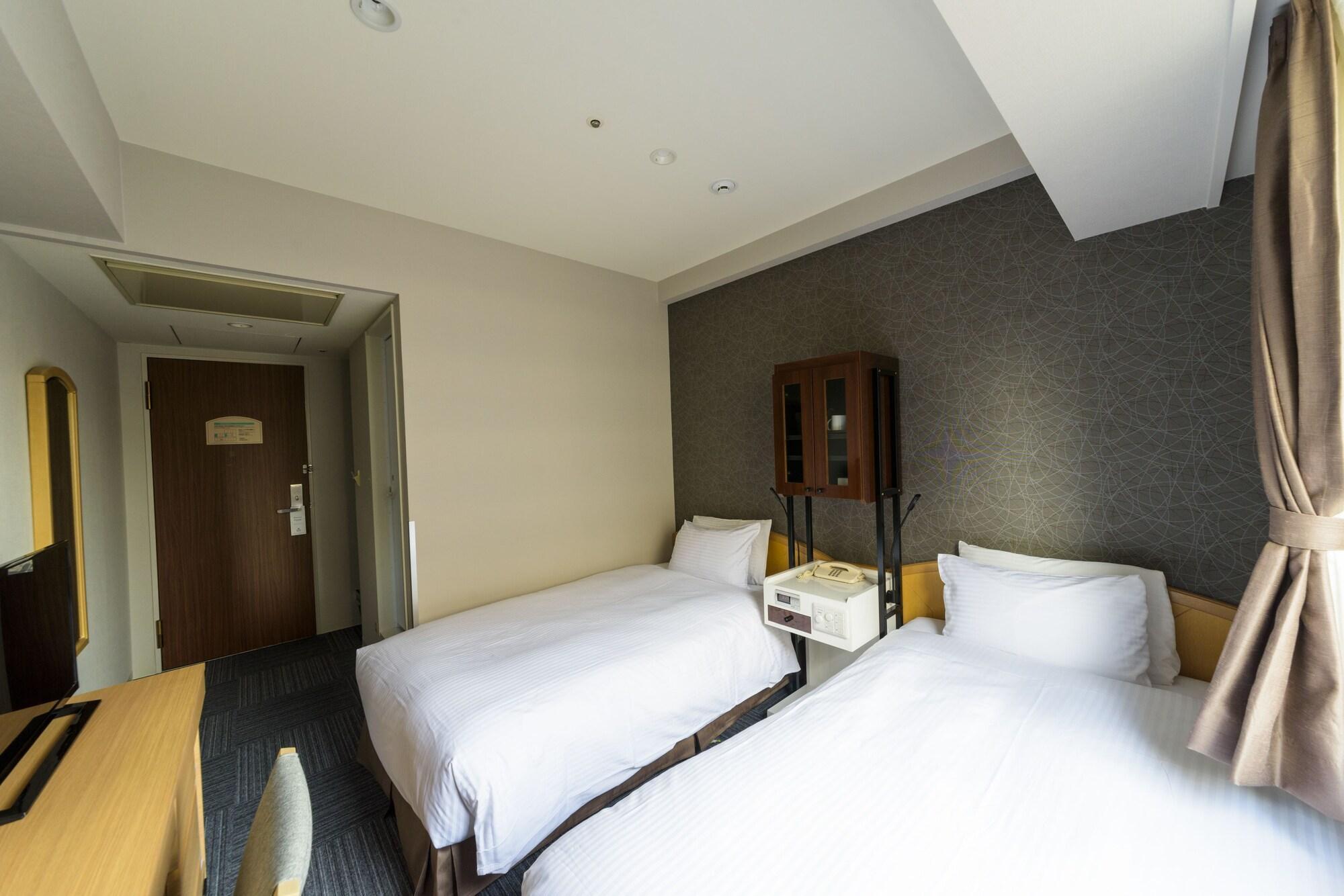 Surestay By Western Shin-osaka Hotel 3*